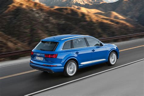 AUDI Q7 plug-in hybrid sheds 700 pounds with carbon fiber components