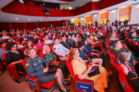 Rafael Fonteles entrega medalha Ordem do Mérito Renascença em Teresina