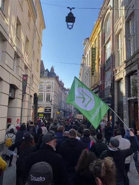 L Offensive on Twitter Départ en manif sauvage dans le Vieux Lille