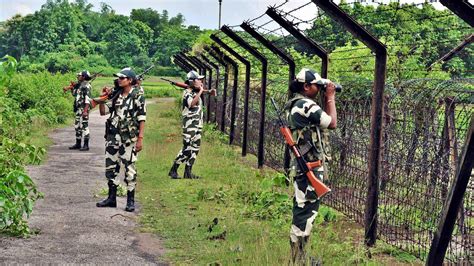 Smugglers Attack On Bsf Personnel Near Indo Bangladesh Border One