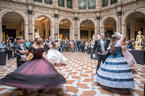 Milano Alle Gallerie D Italia Un Flash Mob Per La Mostra Sul Romanticismo