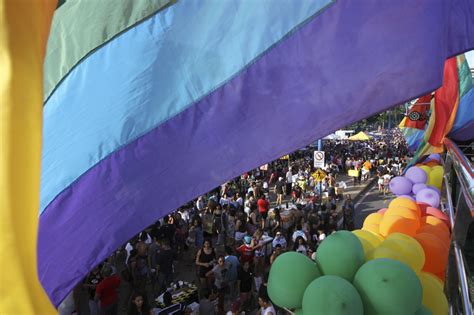 Juiz afirma que proibir cura gay afeta liberdade científica