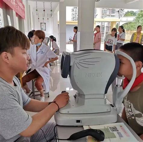 【尚美教育·德育之窗】呵护孩子眼睛 拥有光明未来——夏二小学开展“爱眼日”教育系列活动视力区夏茂黑板报