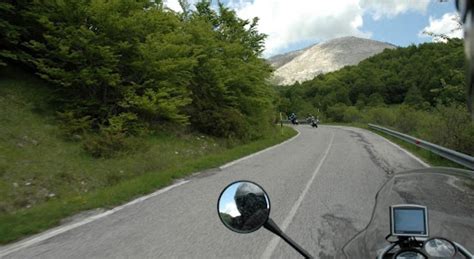 Moto Sulla Strada Per Forca D Acero Raffica Di Multe Della Polizia