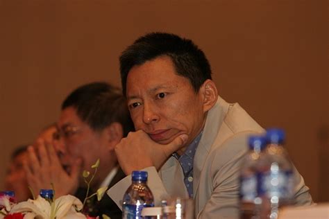 “睡多了是伤害，能睡4个小时就很完美”，张朝阳建议少睡觉，每天睡多久合适？医生说 每经网