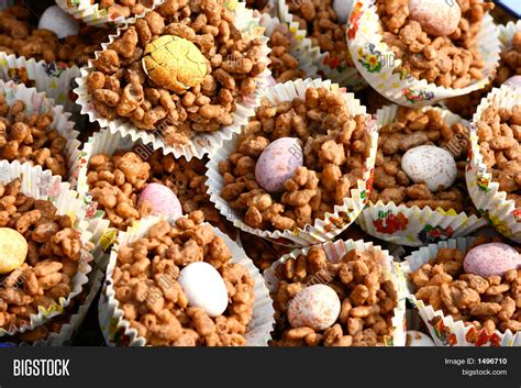 Crunchy Coco Pops Cupcakes Image & Photo | Bigstock