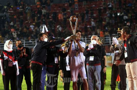 Final Piala Presiden Borneo Fc Samarinda Vs Arema Fc Foto