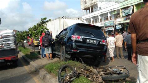 Ini Identitas Pengemudi Fortuner Yang Tabrak 5 Sepeda Motor Dan Truk Di