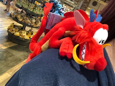 PHOTOS: New "Mulan" Shoulder Mushu Plush is Travel-Sized for Your ...