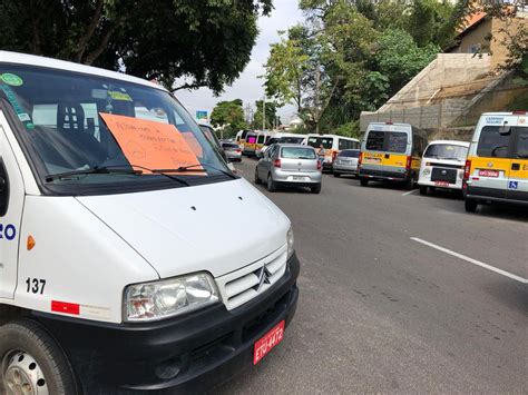 Motoristas Do Transporte Escolar Fazem Protesto Em S O Jos Dos Campos