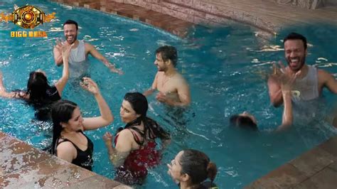 Bigg Boss 17 Live Ayesha Ankita Isha Ne Ki Pool Mein Masti Ayesha