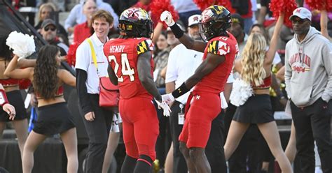 Les Trois Touchés De Hemby Portent Le Football Du Maryland à Une