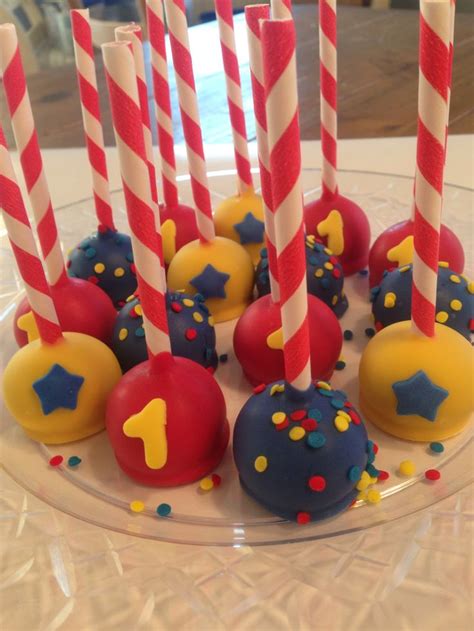 Circus Themed Cake Pops For A First Birthday Party Fiestas De