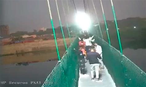 V Deo Mostra Exato Momento Em Que Ponte De Cabos Se Rompe Pelo Menos