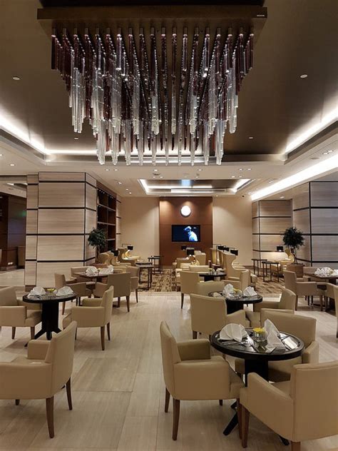 Review Dubai Ahlan First Class Lounge Concourse D