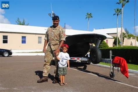 Regiment Signs New Recruits - Royal Bermuda Regiment