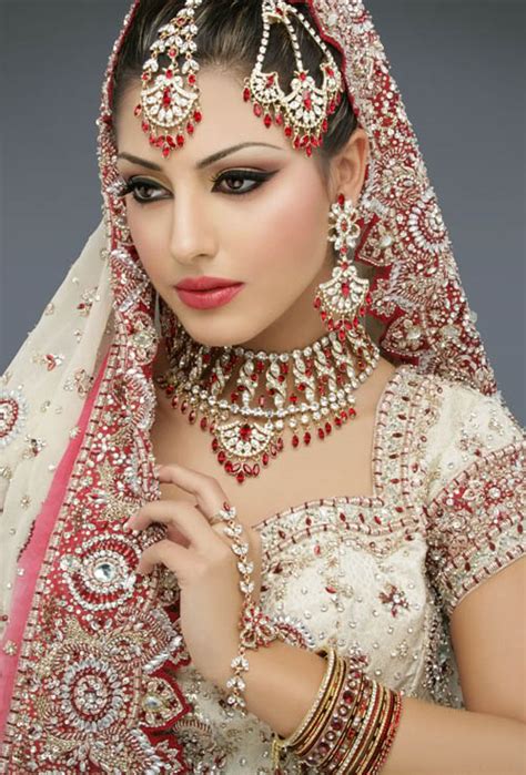 Sayumi Top 12 Pakistani Bridal Makeup Pictures