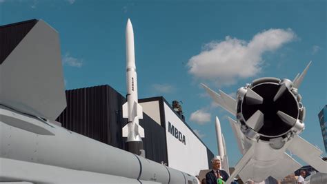 Marion Maréchal on Twitter Aujourdhui au salon du Bourget avec