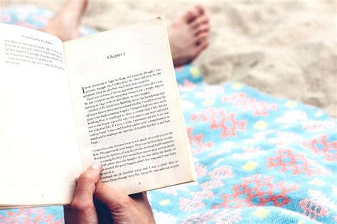 7 livros para ler na praia confira essa lista imperdível