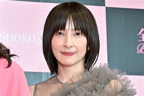 44愛・奥菜恵、15年ぶり写真集で大胆な美背中 「40代とは思えない」「美しすぎ」の声 Encount