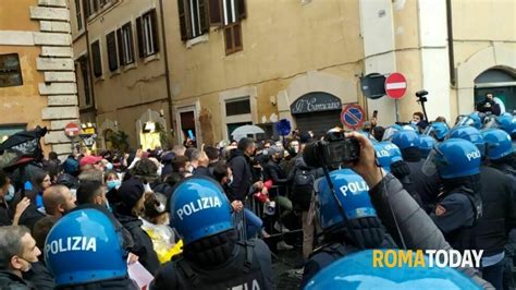 Ristoratori A Roma Tafferugli Con La Polizia Favia Ci Dissociamo