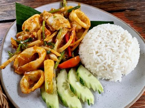 Premium Photo Stirfried Squid With Curry Powder And Rice With Sliced