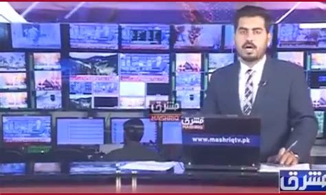 Earthquake Viral Video Pakistan Tv Anchor Continued His Live Program