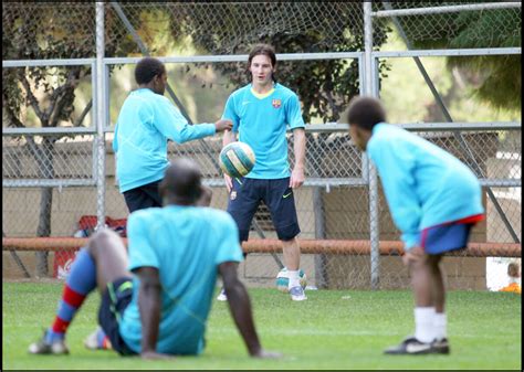 Photo Lilian Thuram Regarde Son Fils Marcus Jouer Avec Lionel Messi