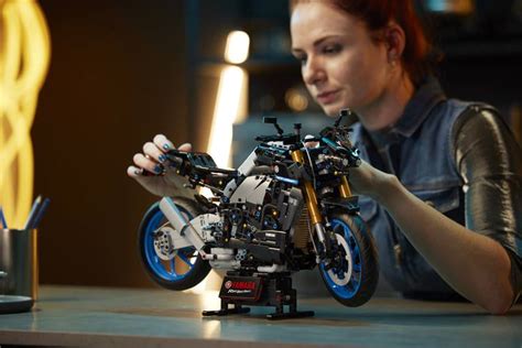 Penggemar Lego Wajib Koleksi Hyper Naked Yamaha Ini