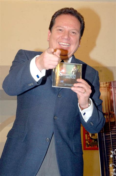 Busca el cantante Jorge Muñiz el éxito con su nuevo disco “Serenata