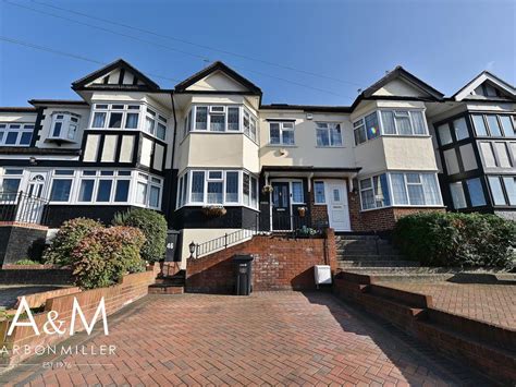 4 Bed Terraced House For Sale In Westview Drive Woodford Green Ig8 £