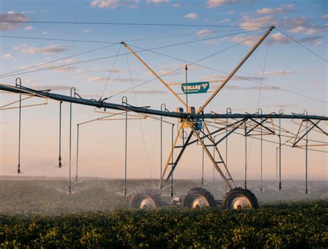 Valley Center Pivot 8000 Series Apple Irrigation