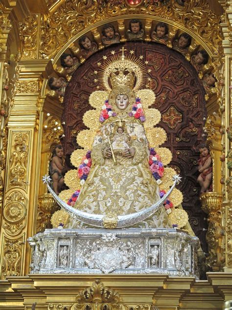 Los almonteños sobre la Virgen del Rocío Ella es una persona y no va