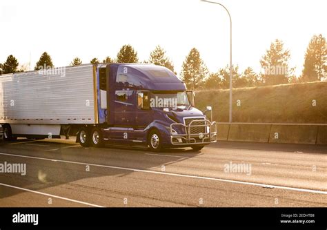 Potente Big Rig Industrial Cl Sico Semi Cami N Tractor Azul Transporte