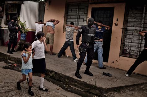 Fot Grafo Registra Cotidiano Violento De Gangues Em El Salvador Fotos