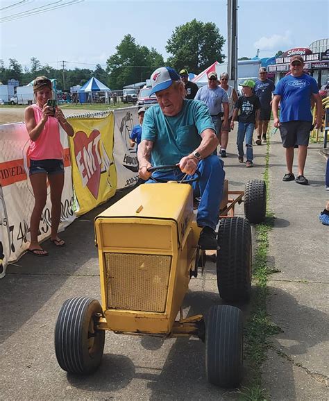 93 Year Old Is Fan Favorite At Pedal Pull The Carroll County Messenger