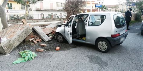 Incidente Autonomo A Roccalumera Ferite 4 Persone Di Pagliara