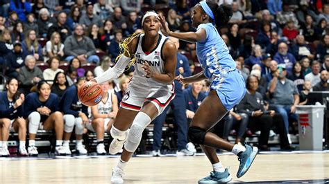 Canada S Aaliyah Edwards Shines On Home Soil As Uconn Defeats Tmu Cbc Ca