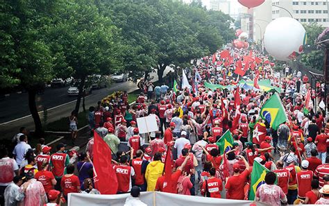 CUT e movimentos sociais saem às ruas para defender a democracia