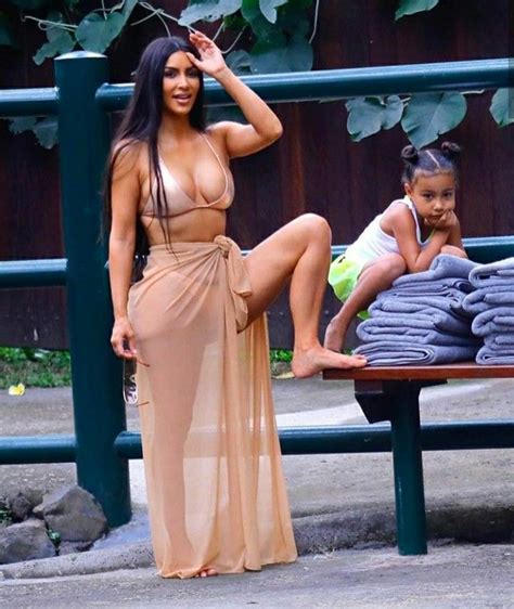 Kim Kardashian West Y North West Kardashian En Bali Belleza Femenina