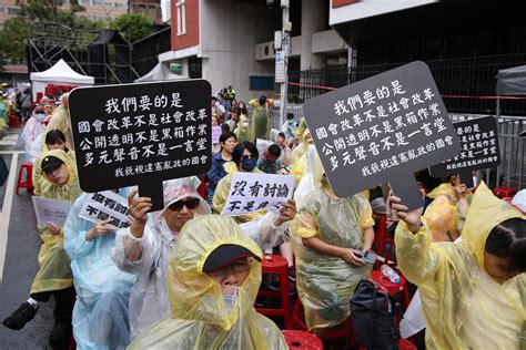 無畏大雨！「青鳥行動」超過8千人聚集立院外 群眾怒批：我們是被藍白兩黨動員 上報 焦點