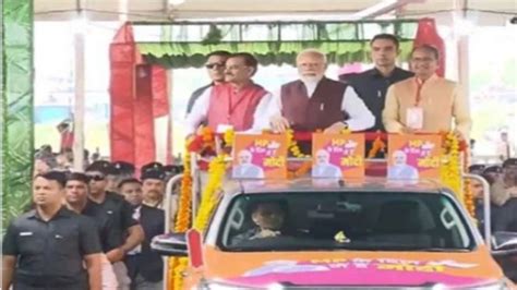 Pm Modi Reaches Mp S Bina To Lay Foundation Stone Of Various Projects