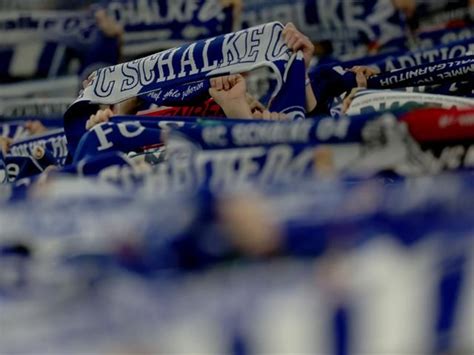 Angriff Auf Schalke Fans Vor Abreise Zu Ausw Rtsspiel Nach Berlin