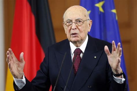 Italy President mulls new technocrat government