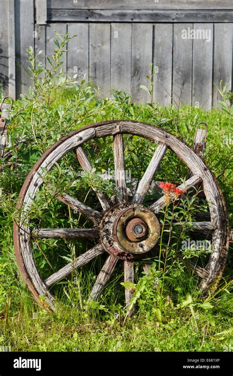 Holzrad aus holz Fotos und Bildmaterial in hoher Auflösung Alamy