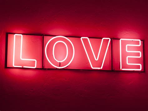 Red Neon Love Wall Wallpaper 1600x1200