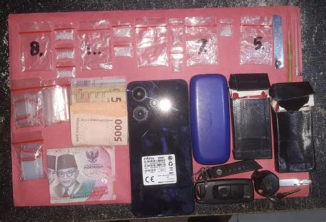 Bekuk Tersangka Narkotika Di Sebuah Gubuk Polisi Amankan 8 Paket Sabu