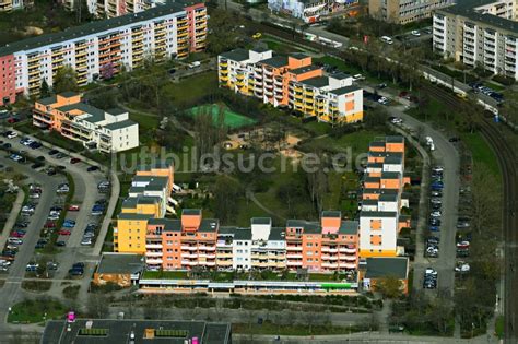 Berlin von oben Plattenbau Hochhaus Wohnsiedlung Eichhorster Straße