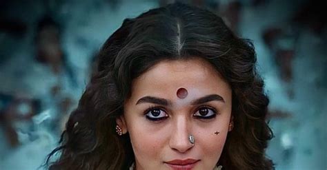 Alia Bhatt Went To Kamathipura And Meet Real Sex Workers For Getting