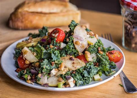 Salade De Kale Poire Lentilles Et Feta Fournoratio